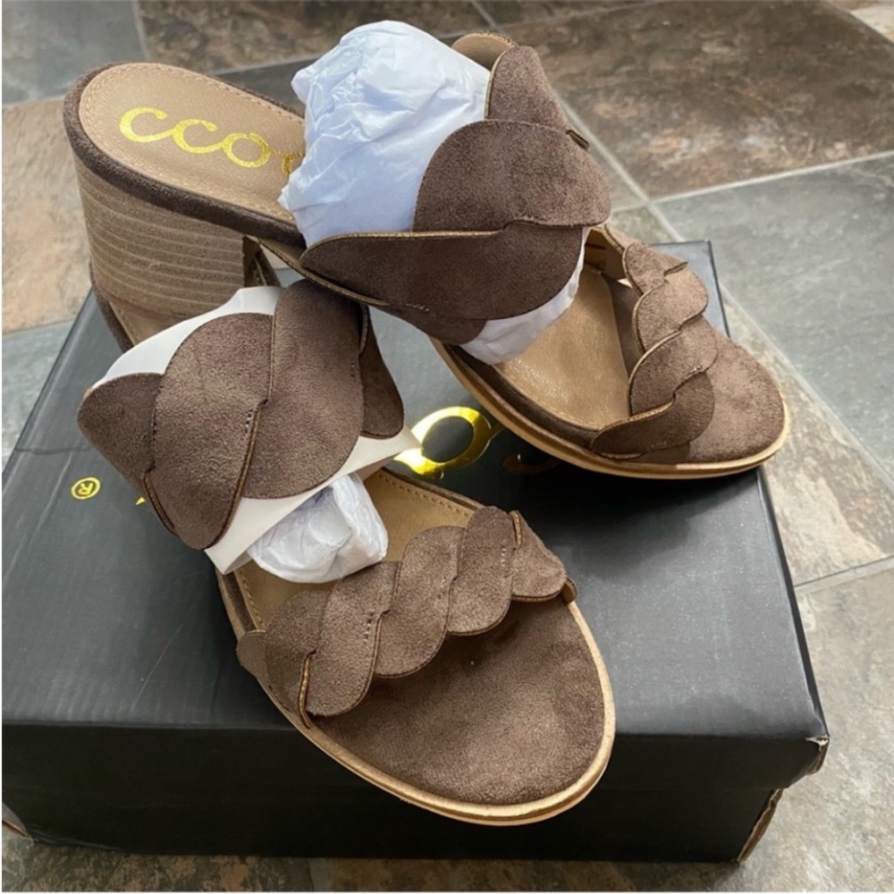 VICI felicia stacked heel NIB 7.5